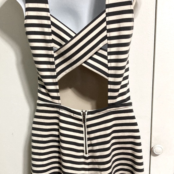 AMERICAN EAGLE OUTFITTERS Cross Back Striped Skater Dress Womens Size 4 - Picture 8 of 15